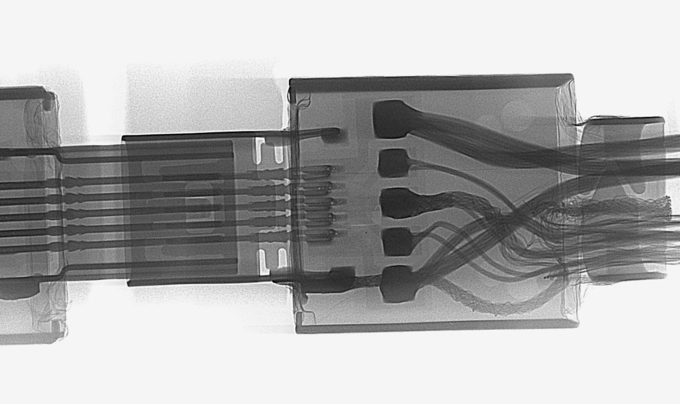 X-ray检测转接头内部结构透视图像,显示焊点、连接线路和内部组件的详细状态