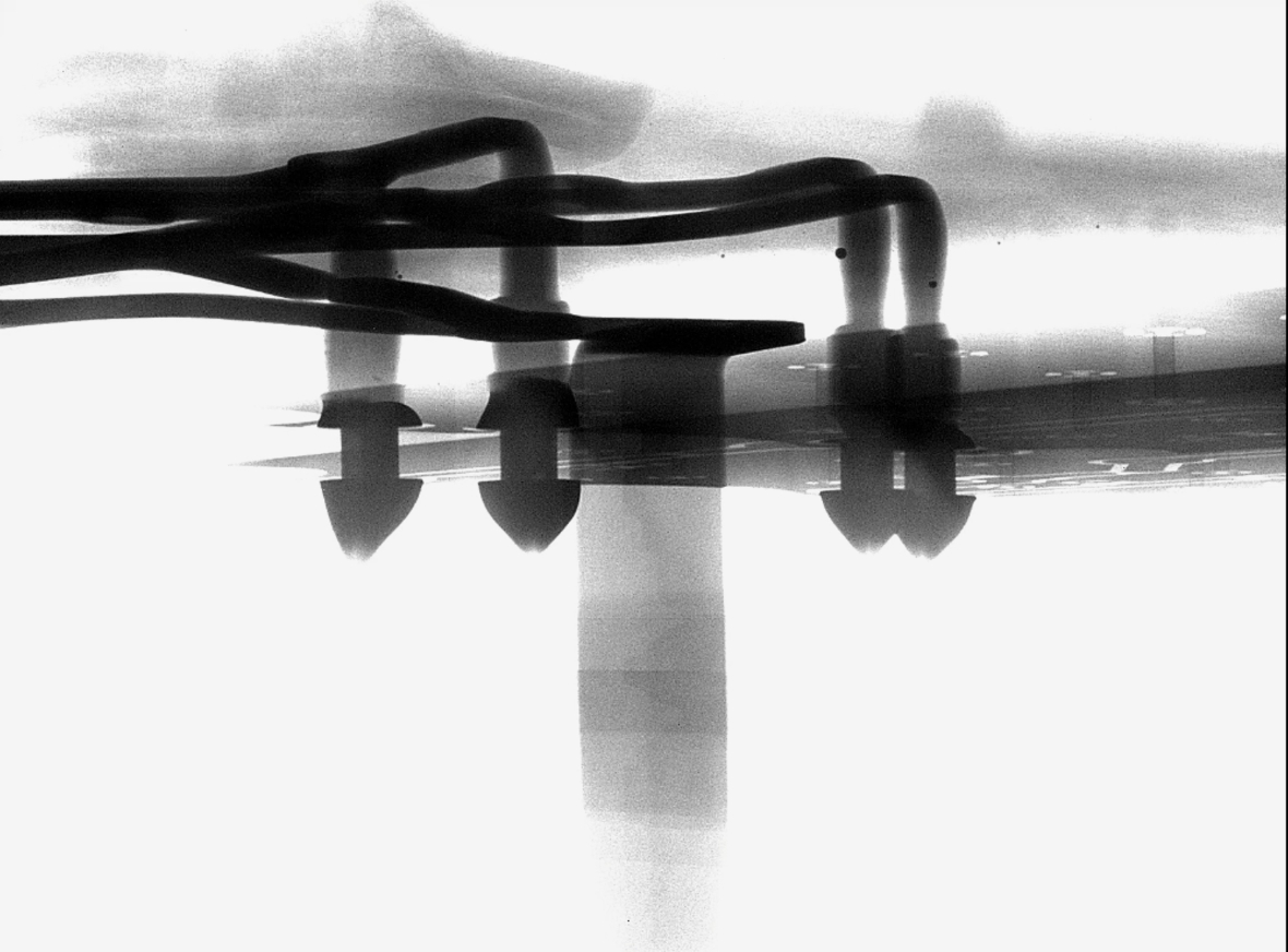 x-ray检测注塑插件图像